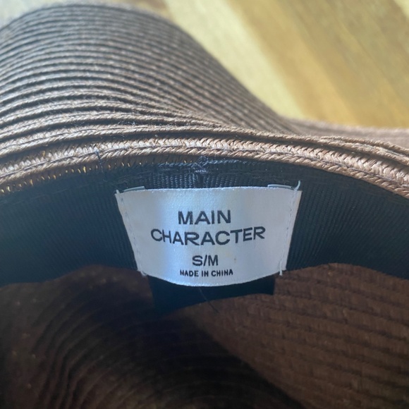 Main character beach hat - Picture 2 of 2